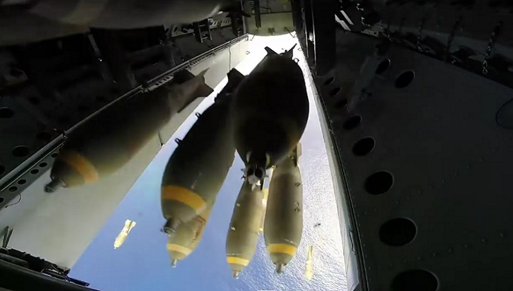 *Awesome Military Footage* US Biggest Bomber “Atomizes” an Island with 45 Bombs
