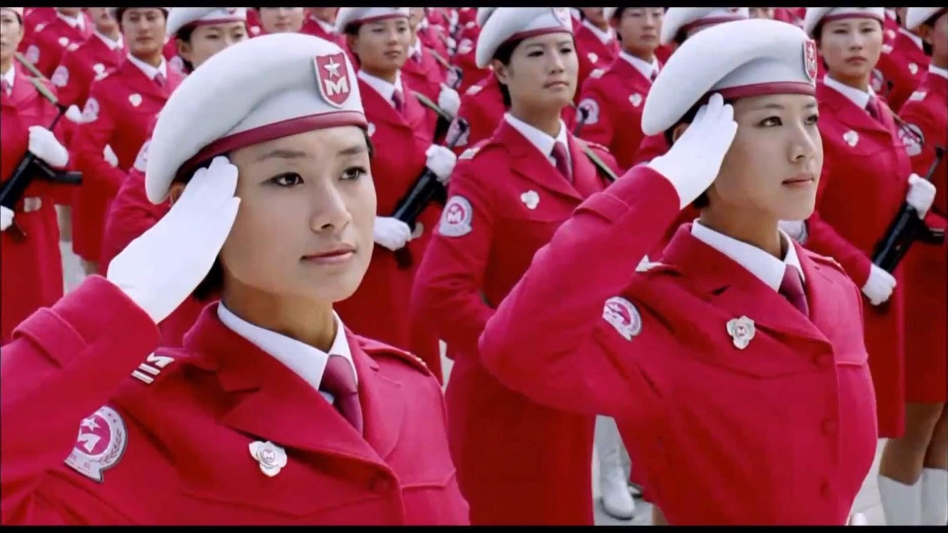 Chinese Female Soldiers on Parade ( Video )