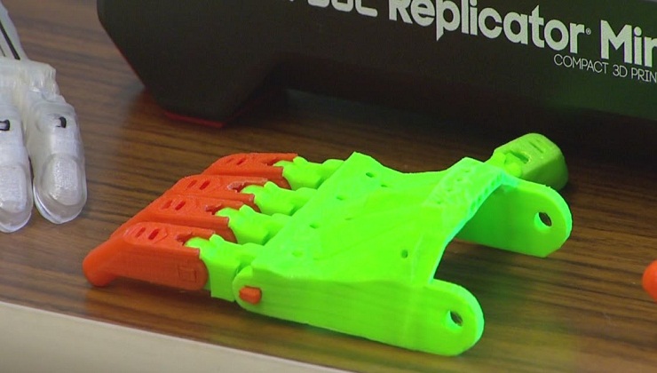 Students using Technology to help those Impacted by War