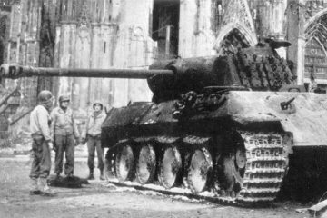 WW2 Combat Caught on Camera: Tank duel in Cologne – Panther vs Pershing