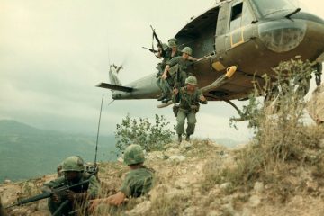 “Huey” in a Helicopter War – Vietnam 1967 ( Video )