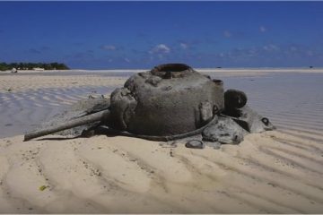 Old Battlefields Revisited : Old War Relics from the Battle of Tarawa WW2 ( Video )