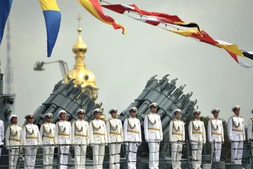 Russia shows off the World’s Largest Submarine during Navy Day Parade in Saint Petersburg  ( Video )