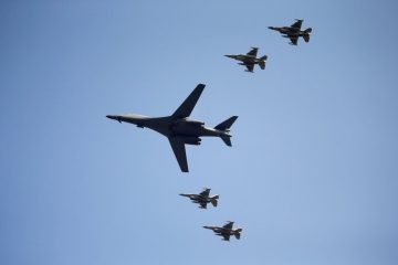 US B-1B Bombers Fly over Korean Peninsula with Allies  (Video)