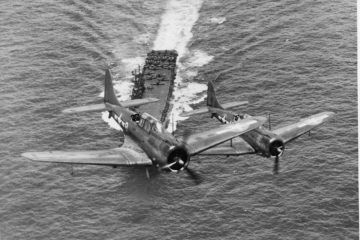 Operation Hailstone : US Navy Attacks Truk Island real Combat Footage WW2
