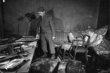 Death in a Bunker The True Story of Hitler’s Downfall
