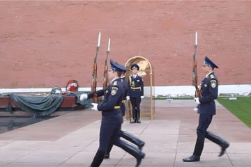 Changing of the Guard at the Kremlin (HD)