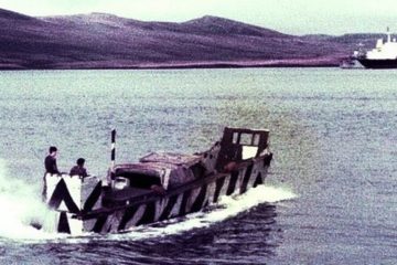 San Carlos Landings Falklands War 1982 ( Video )