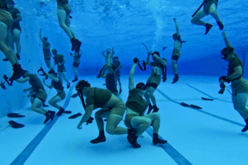 US Marine Combat Divers – Marine Combat Diver School ( Video )