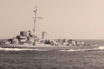 A U.S. Warship Fires an Anti-Sub Weapon on a German U-Boat WW2 ( Video )