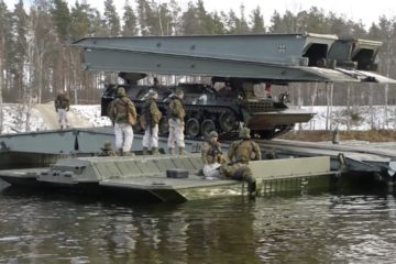 Trident Juncture 2018 – Norwegian and German Forces Conduct a River Crossing
