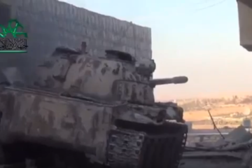 Tank Battle in Aleppo : Scenes from the Syrian Civil War