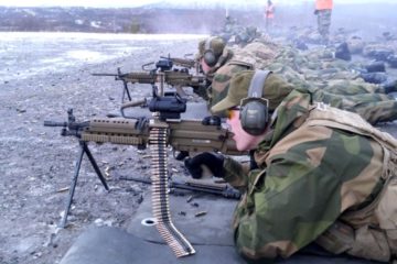 Firing the Awesome FN MINIMI (Belt Bed, with Barrel Swap)