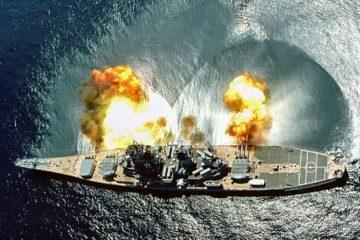 Watch : A US Battleship Firing During Operation Desert Storm