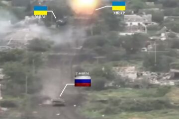 In Seconds !! Russian T-80BVM Tank Destroys Two NATO Combat Vehicles