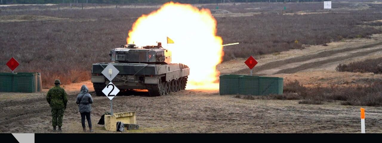 Watch Ukrainian soldiers learn to use Leopard 2 tanks