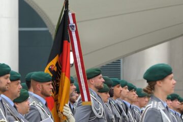 Military honours for the Chancellor of Austria Military honours for the Chancellor of Austria