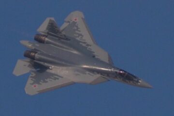 Incredible Sukhoi Su-57 display – Dubai Airshow 2025