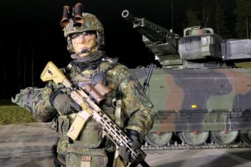 G95 assault rifle to Panzergrenadier Battalion 122 – handover ceremony