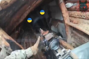 Fierce Battle Moments Between Russian and Ukrainian Troops Caught on Camera